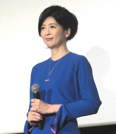 　瞳を潤ませる中山忍