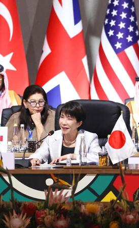 　南アフリカのヨハネスブルクで開幕したＧ２０サミットで発言する高市首相（代表撮影・共同）