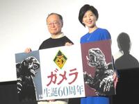 　舞台あいさつした金子修介監督（左）と中山忍