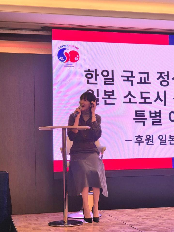 　イベントに出席した知英