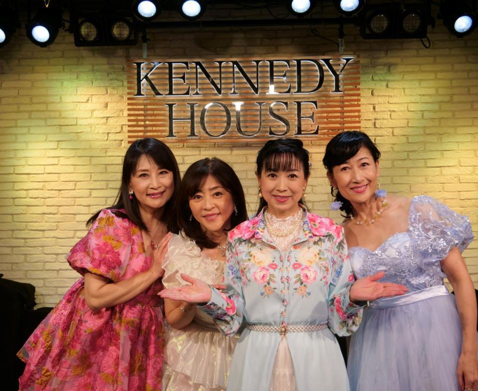 　「アイドルナイト＃５」を開催した（左から）小林千絵、松本明子、（１人おいて）木元ゆうこと、ゲスト参加した西村知美（右から２人目）