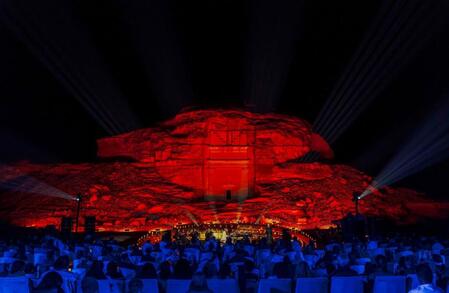 　世界遺産が紅に染まった