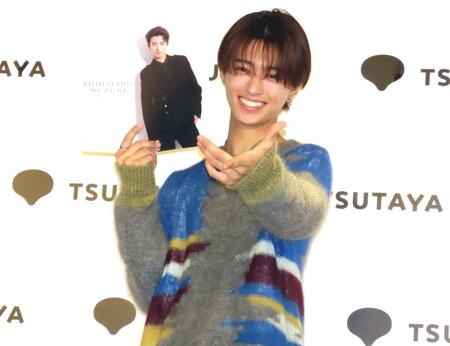 　２０２６年版カレンダーを発売した鈴木秀脩