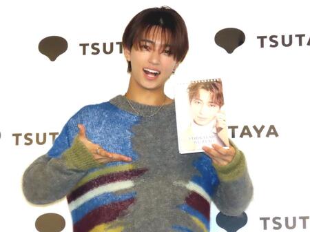 　２０２６年版カレンダー発売記念イベントを行った鈴木秀脩