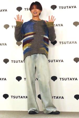 　２０２６年版カレンダー発売イベントを行った鈴木秀脩