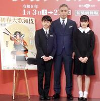 　取材会に出席した（左から）市川新之助、市川團十郎、市川ぼたん