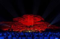 　世界遺産が紅に染まった