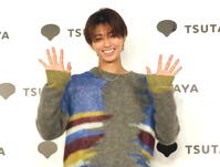 　２０２６年版カレンダーを発売した鈴木秀脩