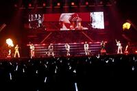 　ステージで躍動するＢＡＬＬＩＳＴＩＫ　ＢＯＹＺの（左から）深堀未来、日高竜太、奥田力也、加納嘉将、松井利樹、海沼流星、砂田将宏