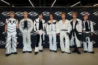 　今年の集大成となるライブを盛大に盛り上げたＢＡＬＬＩＳＴＩＫ　ＢＯＹＺの（左から）深堀未来、松井利樹、加納嘉将、砂田将宏、日高竜太、海沼流星、奥田力也