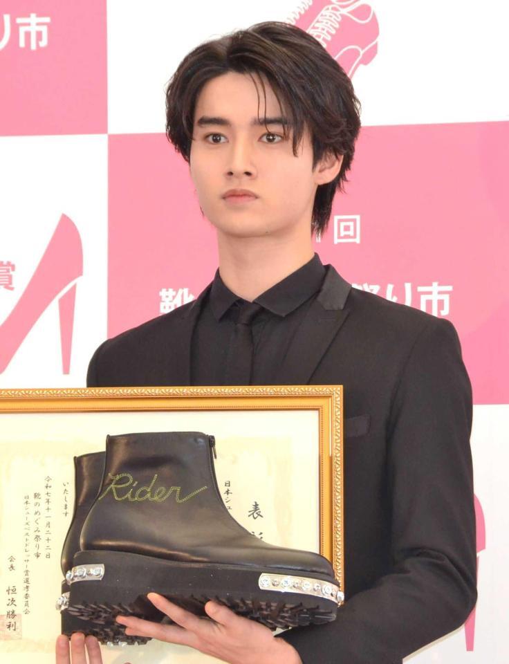 　授賞式に登場した藤岡真威人