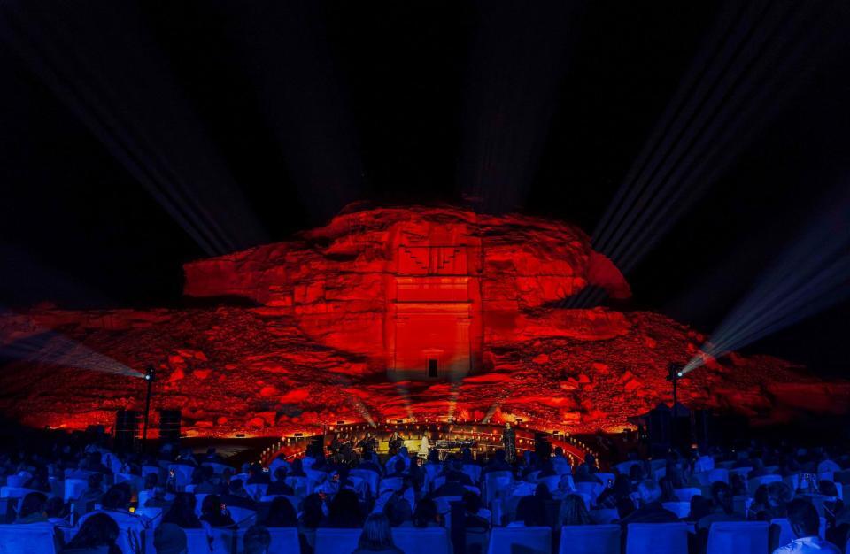 　世界遺産が紅に染まった