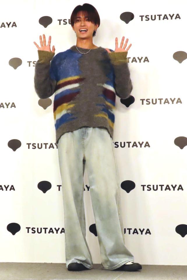 　２０２６年版カレンダー発売イベントを行った鈴木秀脩