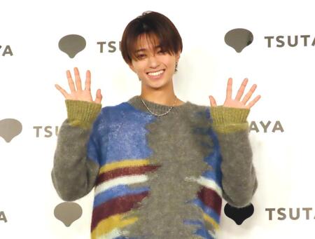 　２０２６年版カレンダーを発売した鈴木秀脩