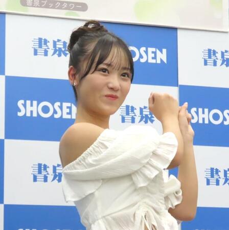 　初の写真集「ほのほの」を発売したロージークロニクルの橋田歩果