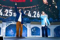 　日産スタジアム公演を発表した東方神起の（左から）ユンホ、チャンミン