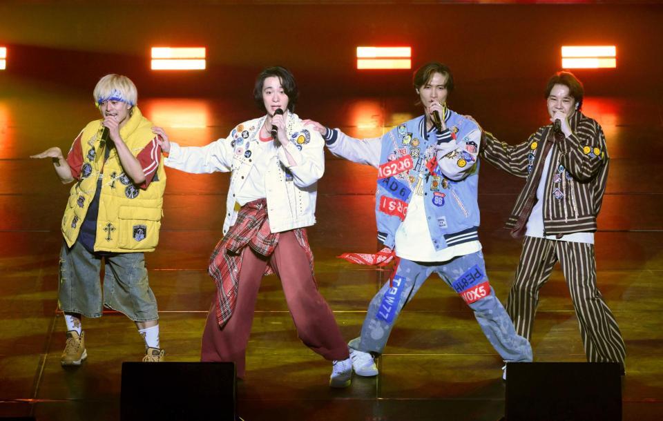 　ファンと一体となったパフォーマンスを見せるＡ．Ｂ．Ｃ－Ｚ（左から）塚田僚一、戸塚祥太、橋本良亮、五関晃一（撮影・伊藤笙子）