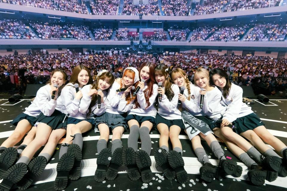 NiziU グループ史上最多32公演完走 約8万人を動員 涙の