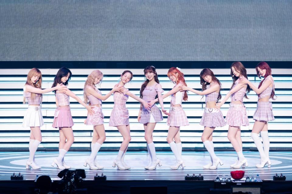 　パフォーマンスを行うＮｉｚｉＵ（撮影：田中聖太郎）