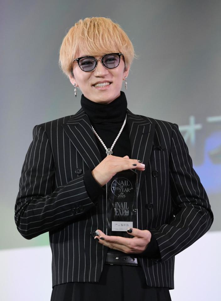 ２年連続でネイルオブザイヤーを受賞した神山智洋＝東京ビッグサイト（撮影・佐藤厚）
