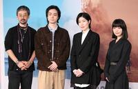 　試写会に出席した（左から）滝藤賢一、菅田将暉、シム・ウンギョン、岸井ゆきの
