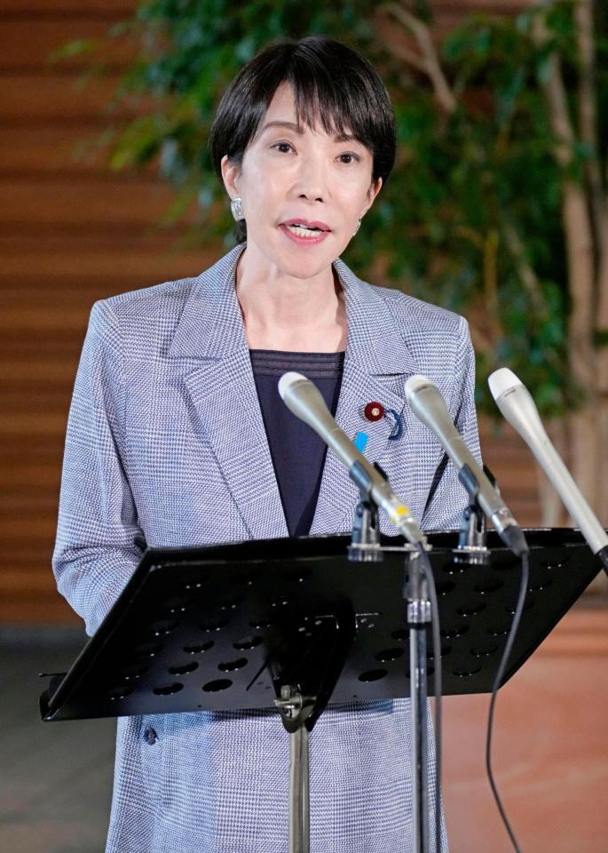 　トランプ米大統領との電話会談を終え、記者団の取材に応じる高市首相