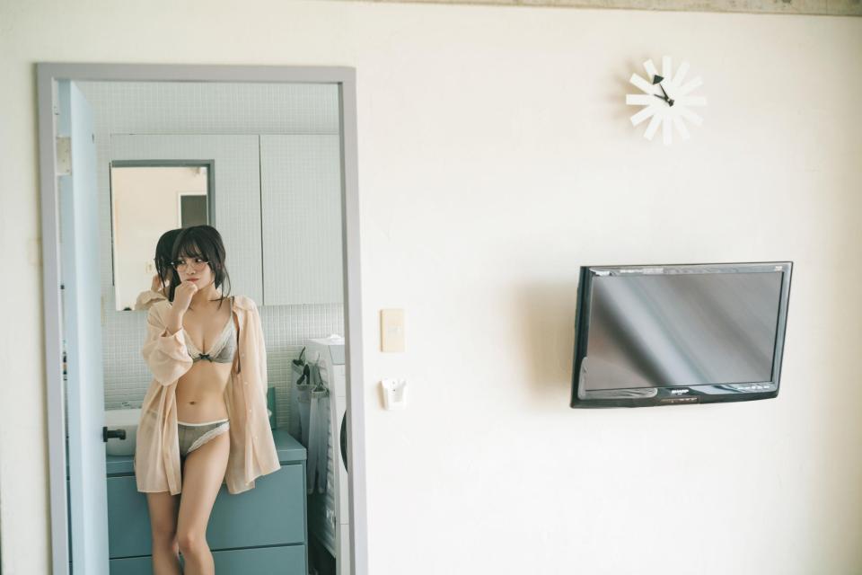 　入内嶋涼　１ｓｔ写真集＝撮影／時永大吾