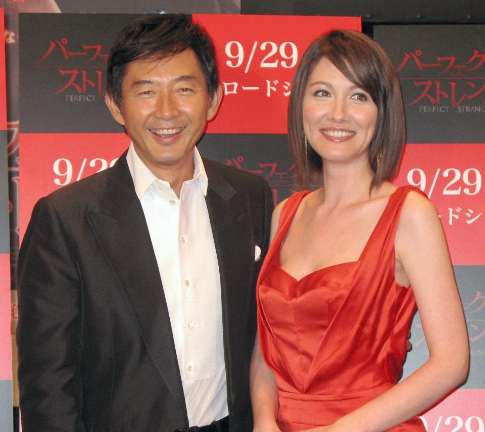 　映画「パーフェクト・ストレンジャー」の試写会で石田純一と山本モナ（２００７年９月）