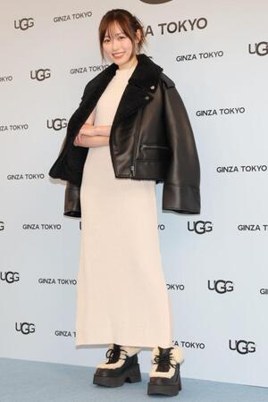 　ポーズをとる福原遥（撮影・棚橋慶太）