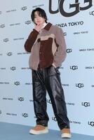 　ポーズをとる前田公輝（撮影・棚橋慶太）