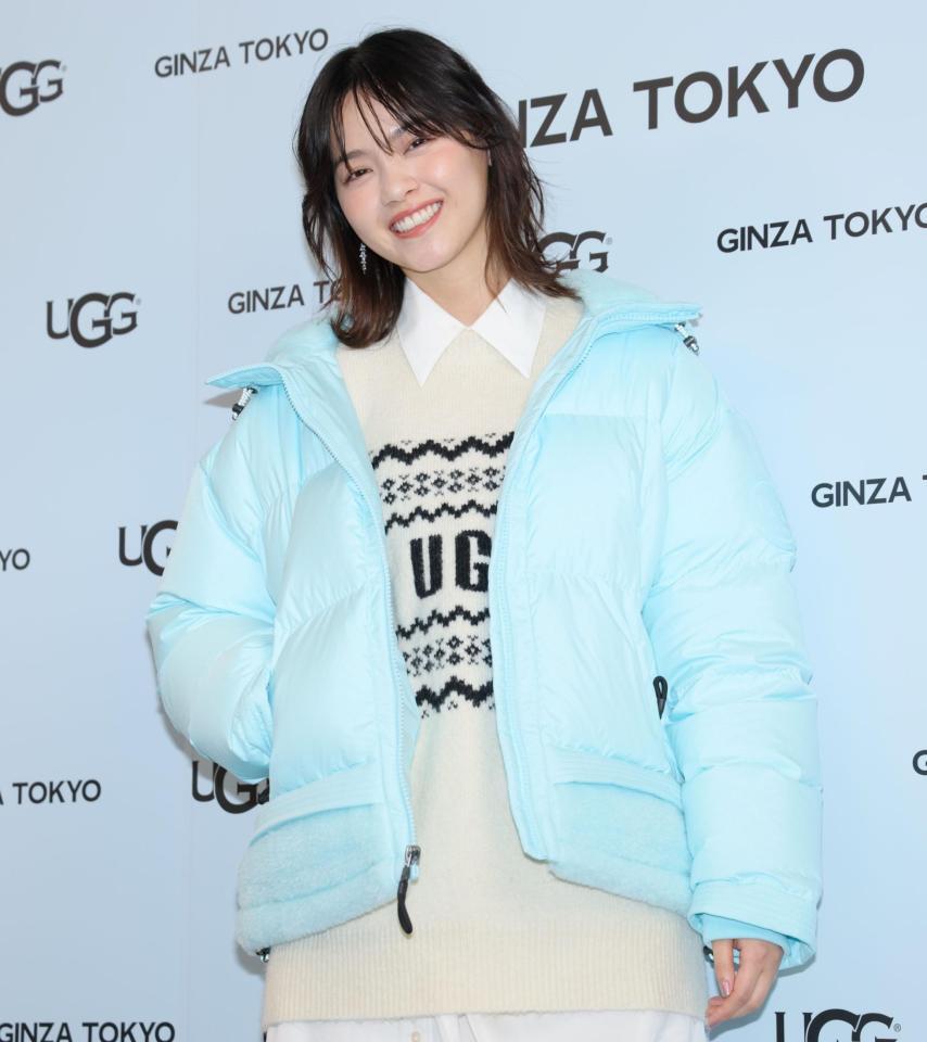 　ポーズをとる西野七瀬（撮影・棚橋慶太）