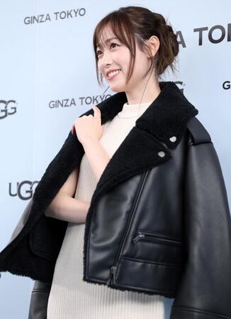 　ポーズをとる福原遥（撮影・棚橋慶太）