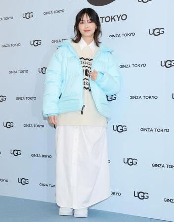 　ポーズをとる西野七瀬（撮影・棚橋慶太）