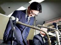 　記者会見し、謝罪する国分太一
