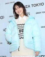 　ポーズをとる西野七瀬（撮影・棚橋慶太）