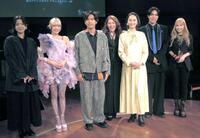 　（左から）烏兎－ｕｔｏ－・ベイ佐藤、ＣｉＯＮ・栞音、Ｋ、ＬｉＬｉＣｏ、Ｍｓ．ＯＯＪＡ、ＭＡＴＳＵＲＩ・柳田優樹、ＭＡＳＫ　ＯＦ　ＧＯＤＤＥＳＳ・Ａｓａｍｉ