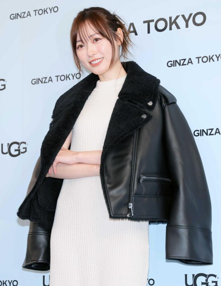 　ポーズをとる福原遥（撮影・棚橋慶太）