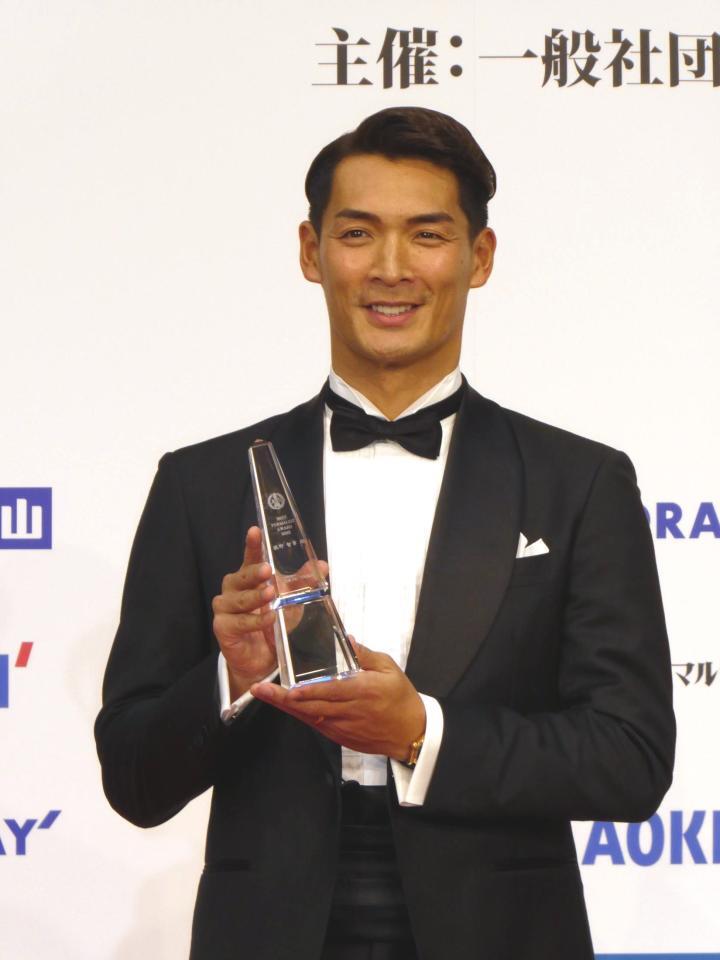 　撮影に応じる槙野智章