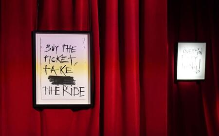 　ジョニー・デップ没入型アート展に展示された作品（撮影・開出牧）