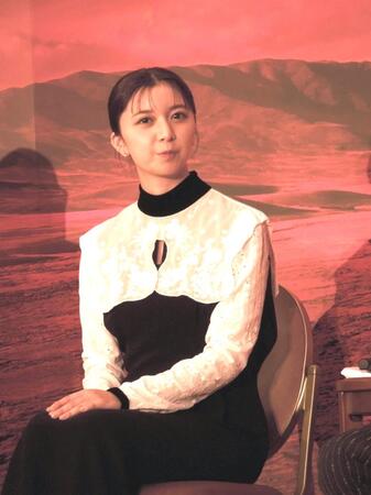 　品川プリンスホテルで行われた明治座「大地の子」製作発表会に参加した俳優の上白石萌歌