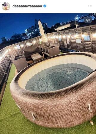自宅のルーフバルコニーが高級ホテルみたい！和田正人のインスタグラム＠ｄａａａａａａｗａａａａａａ（７月２５日付）より 