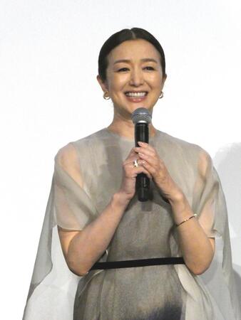 　横田慎太郎さん思って瞳を潤ませる鈴木京香