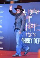 イベントを終え引き揚げるジョニー・デップ＝東京・高輪ゲートウェイ（撮影・開出牧）