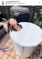自宅のサウナ→水風呂で整う？吉木りさ。インスタグラム＠ｒｉｓａｙｏｓｈｉｋｉ０７２７（２４年６月３日付）より 