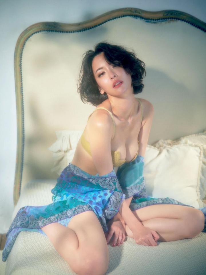 　©奈月セナ写真集「ＭＡＤＯＮＮＡ」