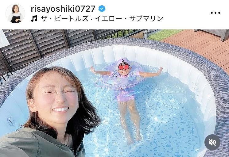 自宅のルーフバルコニーにはプールが。吉木りさのインスタグラム＠ｒｉｓａｙｏｓｈｉｋｉ０７２７（２４年８月３日付）より