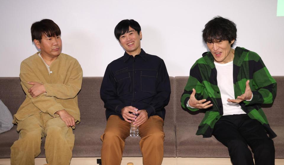 　トークで盛り上がる（左から）藤本敏史、劇団ひとり、千原ジュニア（撮影・西岡正）