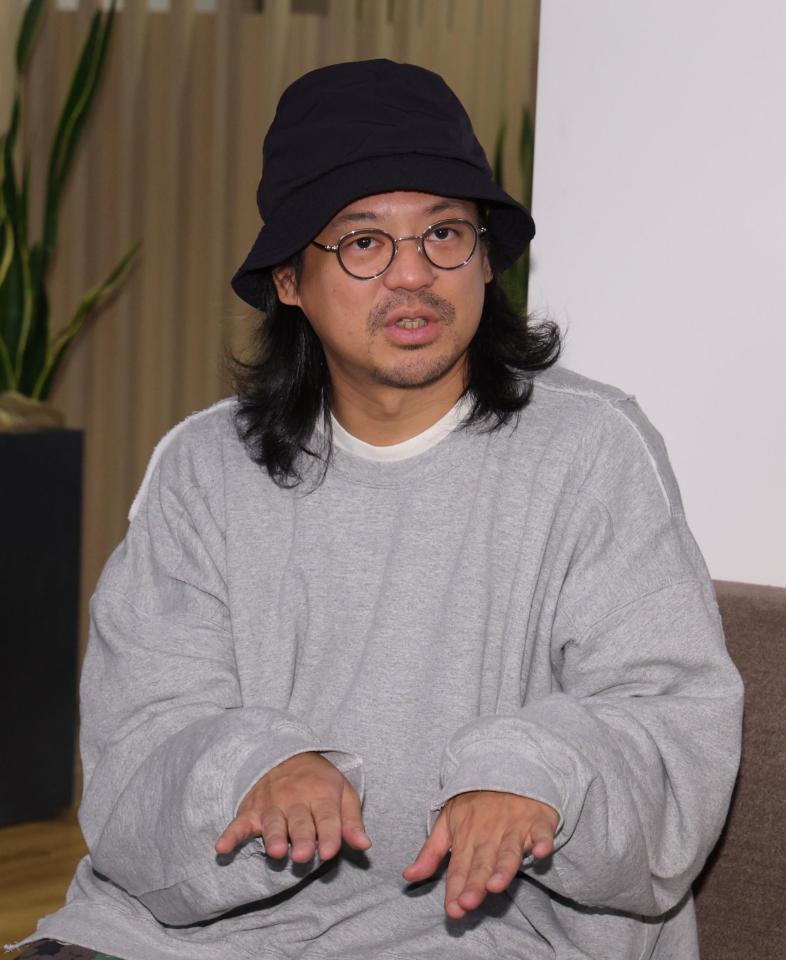 　「芸能キャノンボール　２０２５」について話す藤井健太郎プロデューサー（撮影・西岡正）