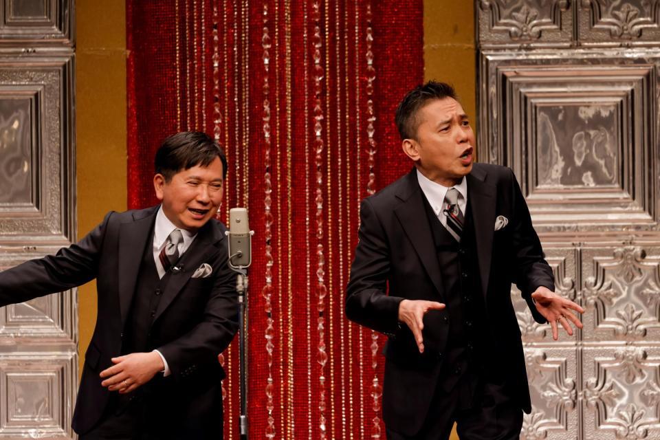 　圧巻の漫才を披露する爆笑問題　©撮影：ＳＡＲＵ（ＳＡＲＵＹＡ　ＡＹＵＭＩ）