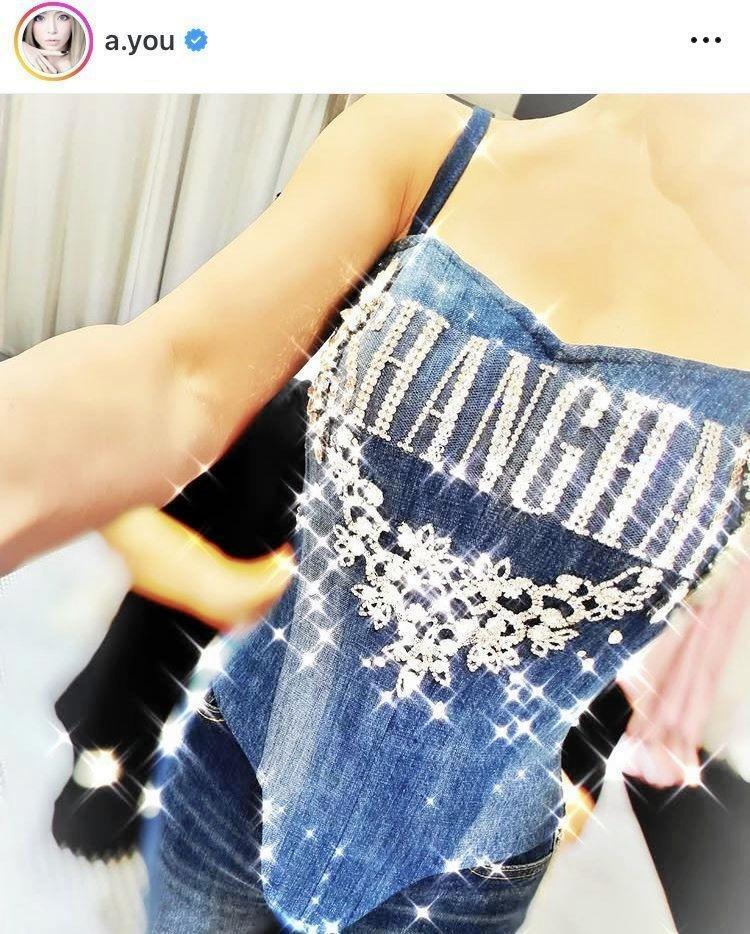 胸元にＳＨＡＮＧＨＡＩの文字が。浜崎あゆみのインスタグラム＠ａ．ｙｏｕより